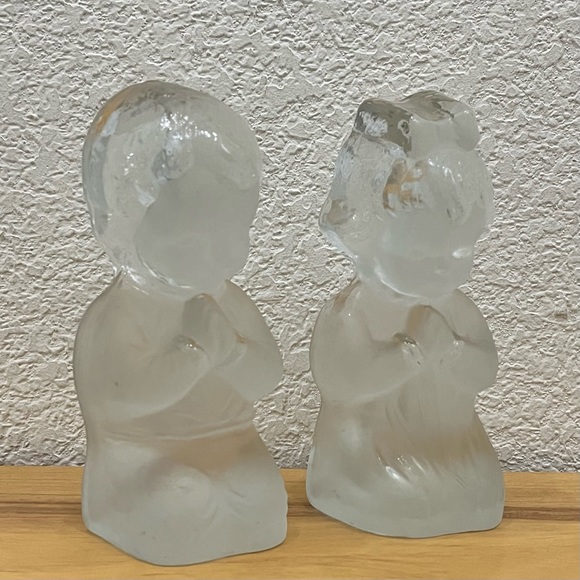 Vintage VIKING Clear Satin Glass Praying Boy and Girl Figurine - Picture 5 of 13